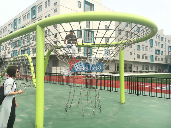 兒童游樂(lè)設(shè)施